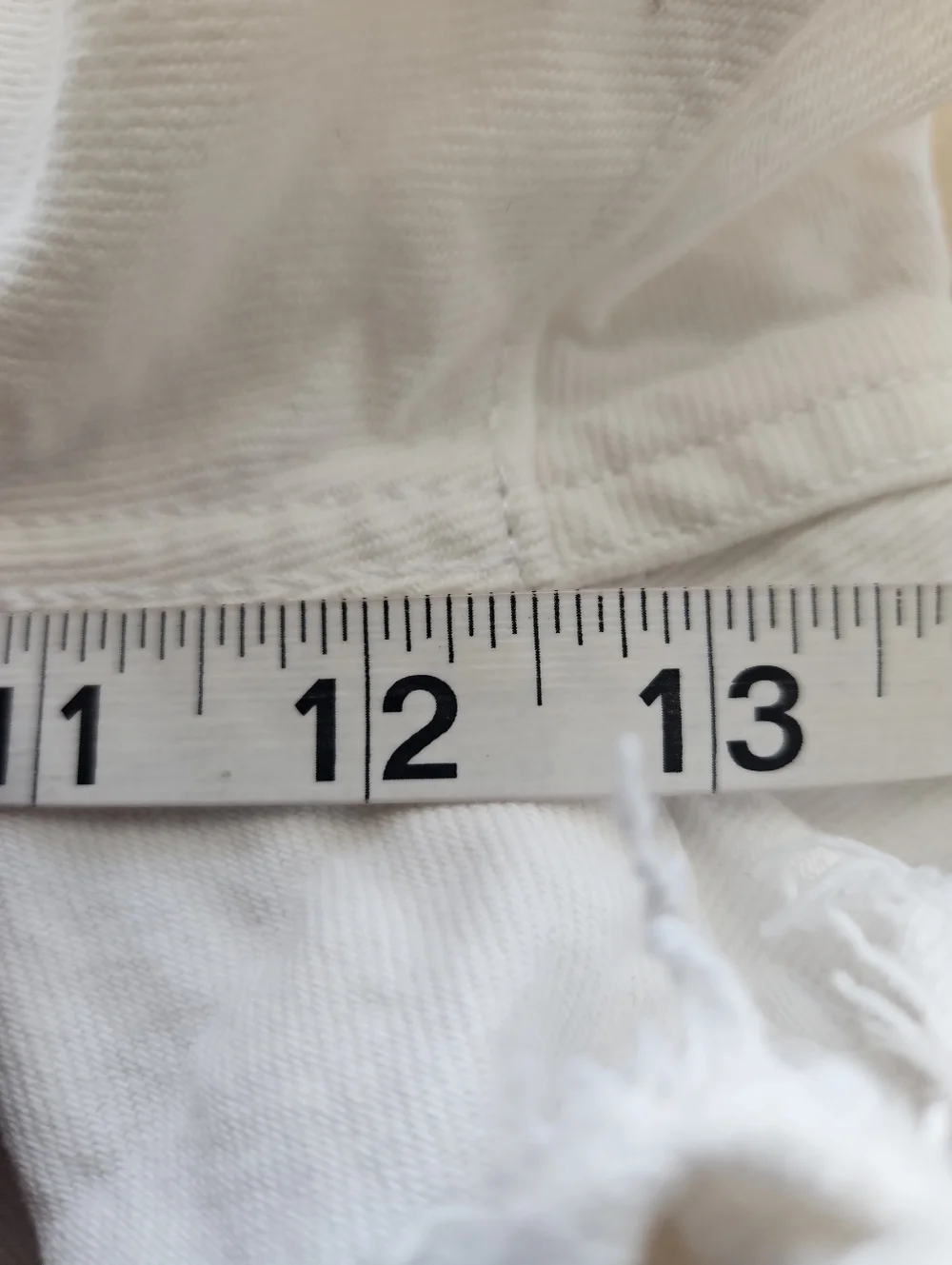 Levi's White‎ High-Rise Distressed Mom Jean Shorts Sz 28 Festival Summer Biker